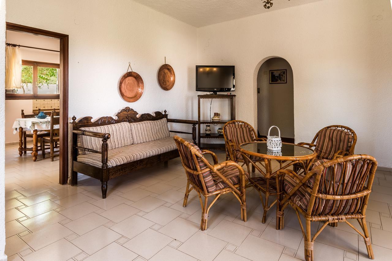 Villa Merabello Agia Marina Buitenkant foto