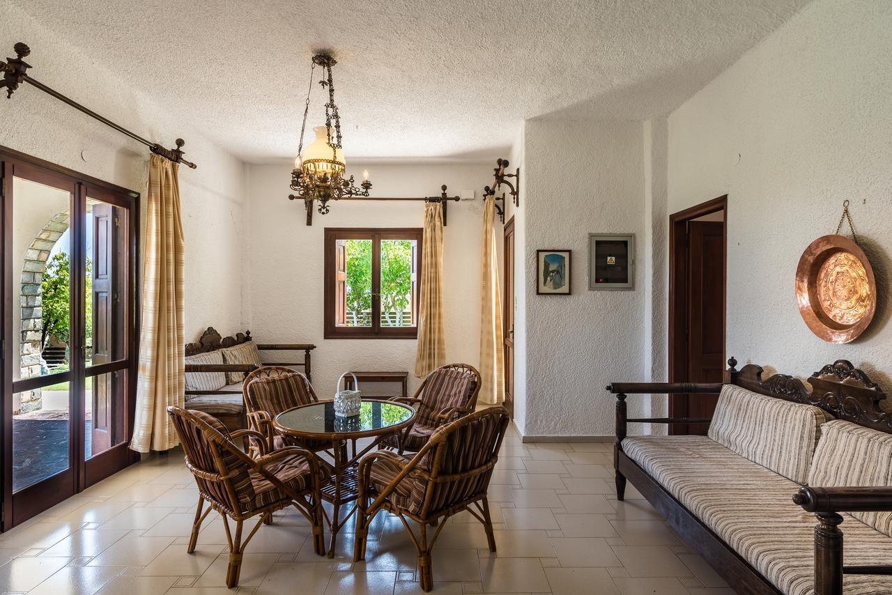 Villa Merabello Agia Marina Buitenkant foto